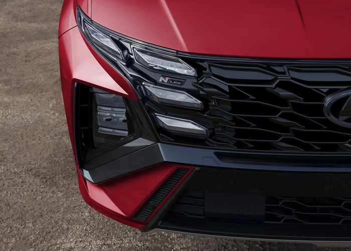 2025 Tucson Hybrid front end closeup