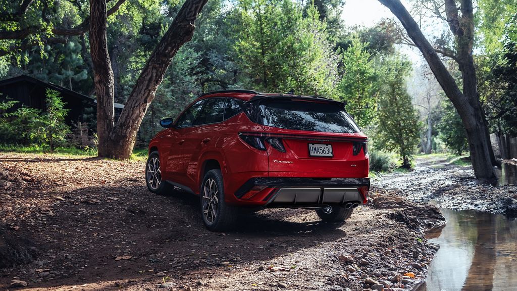 2025 Tucson Hybrid rear 3/4 view