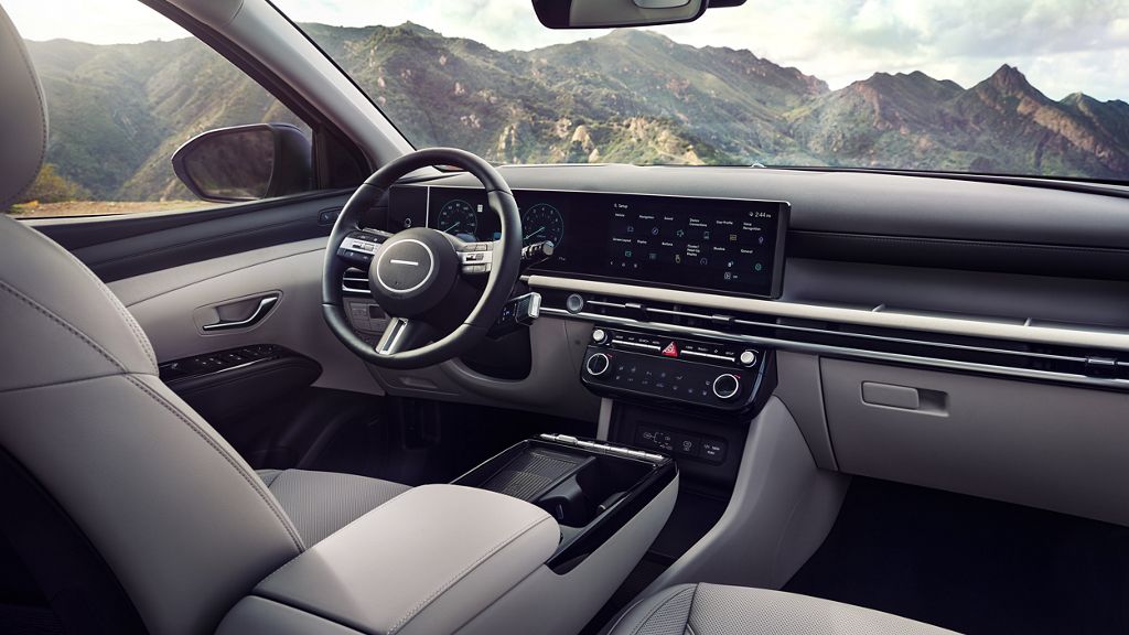 https://s7d1.scene7.com/is/image/hyundai/2025-tucson-nx4-0270-gallery%3A16-9?fmt=webp&hei=810&qlt=85%2C0&wid=1440