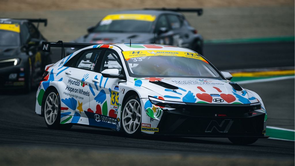 Filippi and Morris claim victory in #33 Hyundai ELANTRA N TCR Hope on Wheels car.