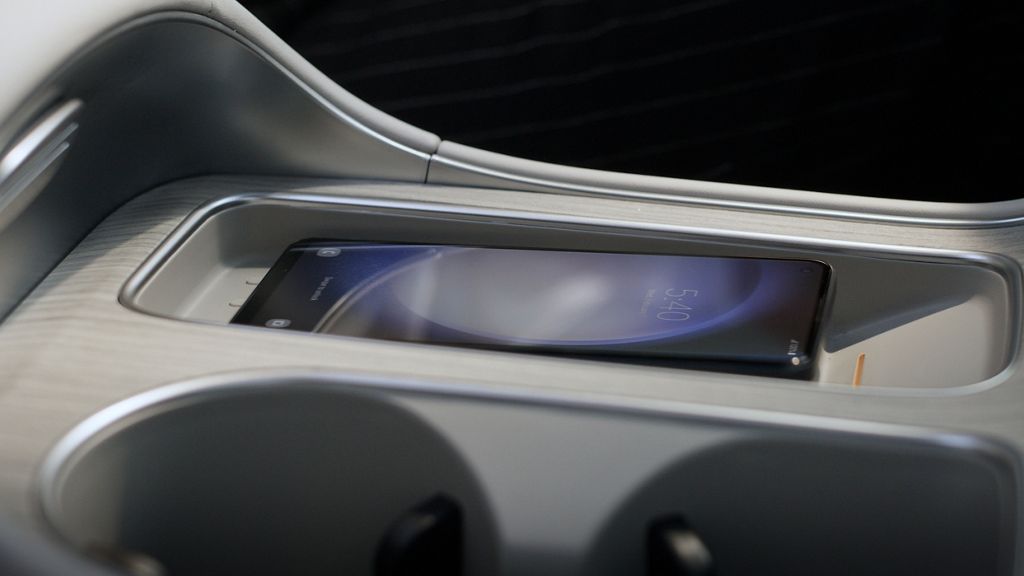 2027 Hyundai Palisade wireless device charger