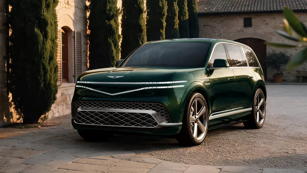 3/4 front driver-side view of 2028 Genesis GV90 Neolun in Baena Green