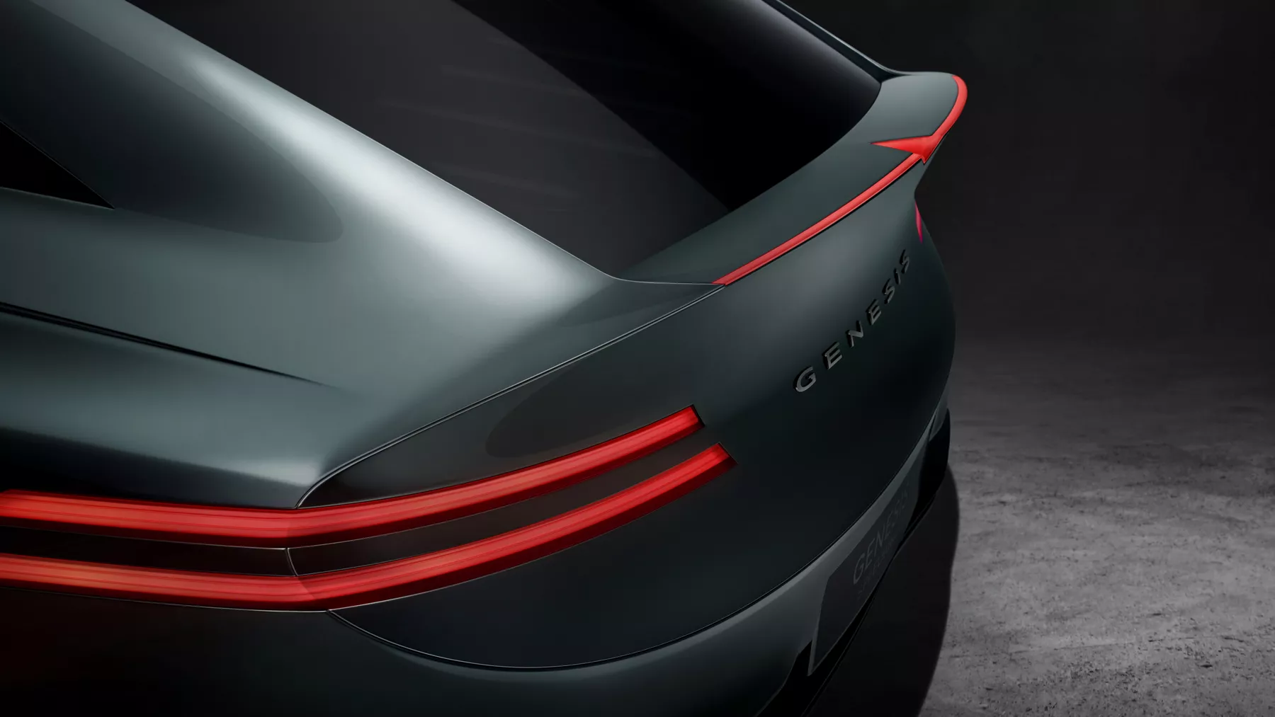 X Speedium Coupe 概念車尾燈亮起。