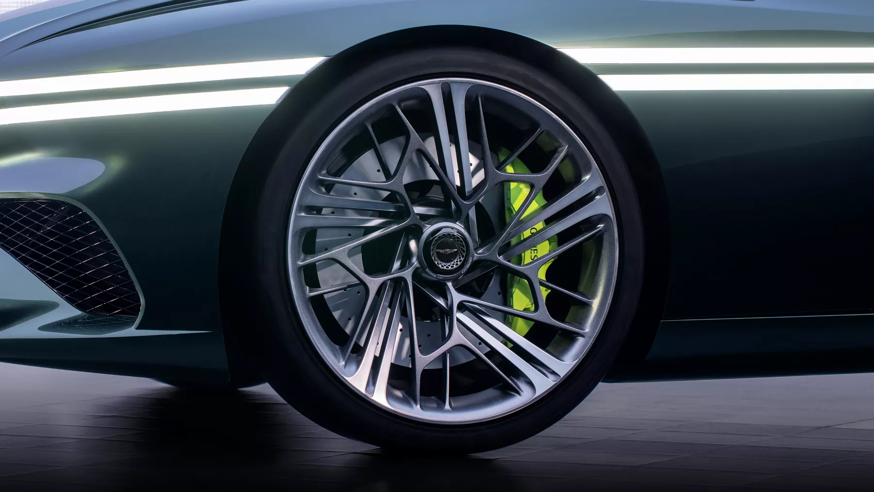 X Speedium Coupe Concept front wheel and tire.