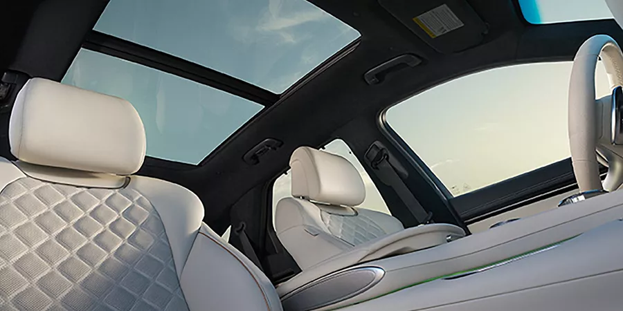 Electrified GV70 선루프가 내장된 루프 내부