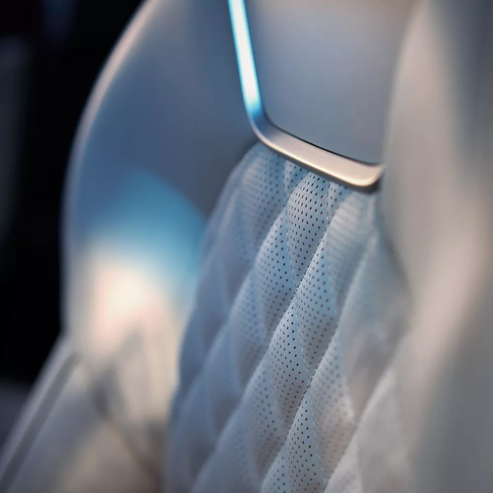 Closeup of G70 seat in Fog Gray Two-Tone.