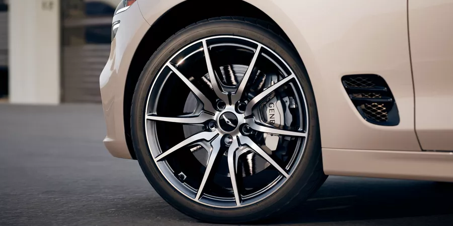 The G70’s redesigned wheels add athleticism and style while boosting performance with all- season or available summer tires.