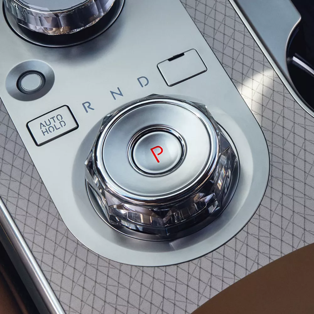 A dial on the GV80 center console. 