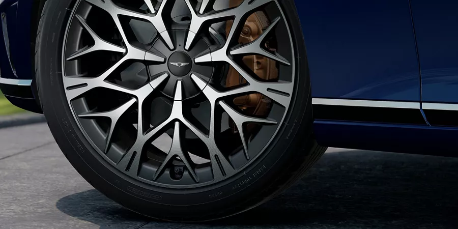 G90 wheel highlighting the signature rims.