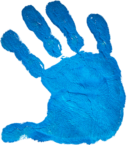 Huella de mano de niño en pintura azul como si estuviera plasmada en la pantalla