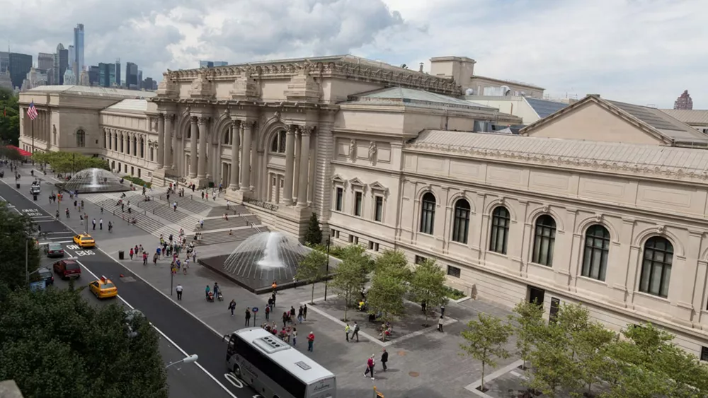 Exterior photograph of The Metropolitan Museum of Art in New York City during the day time