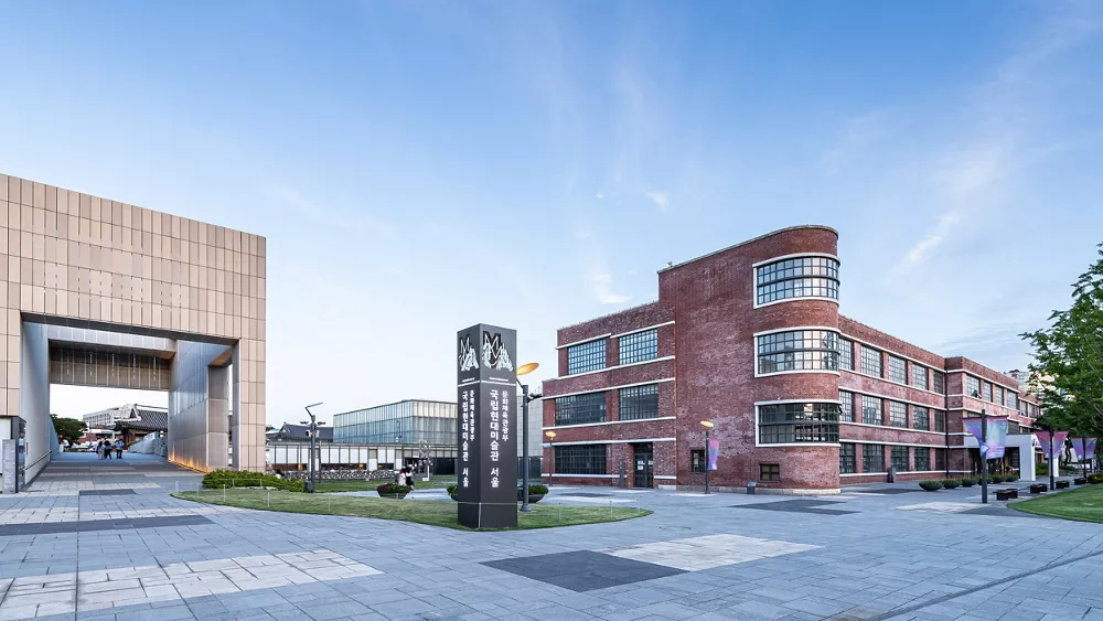 Exterior view of the National Museum of Modern and Contemporary Art (MMCA Seoul) in Seoul, Korea