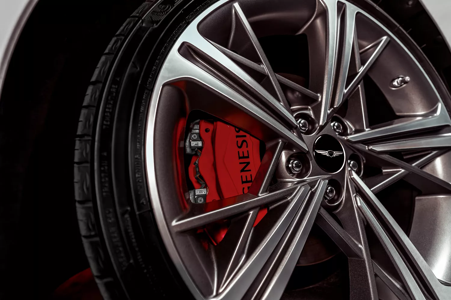 "Brakes" tab selected with close up of wheel detail and red brake caliper on Genesis G70