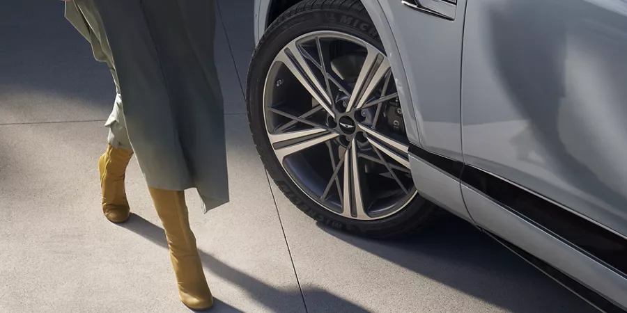 Close up of the 20-inch dark gray matte rims on Genesis GV80 Coupe in Bering Blue