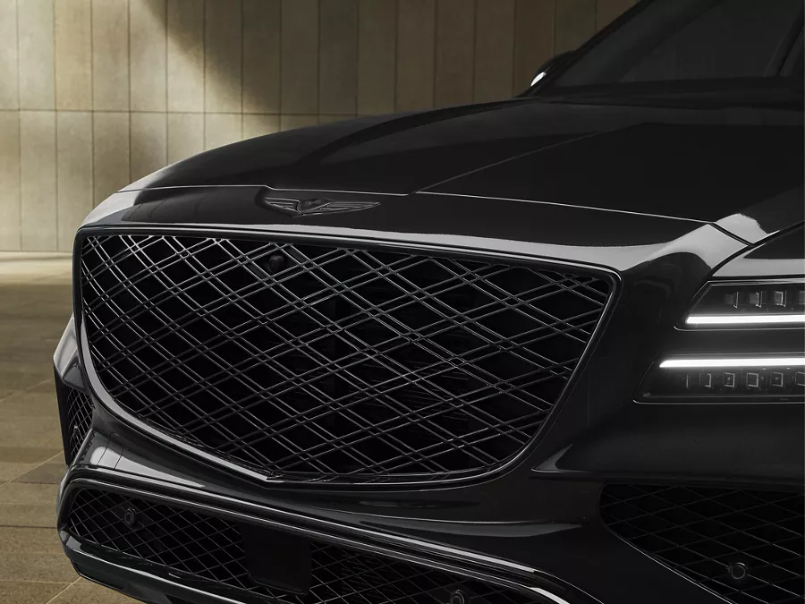 Close up of hood and grille details on the Genesis GV80 Prestige Black
