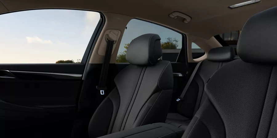 G80 front seats in black color. 