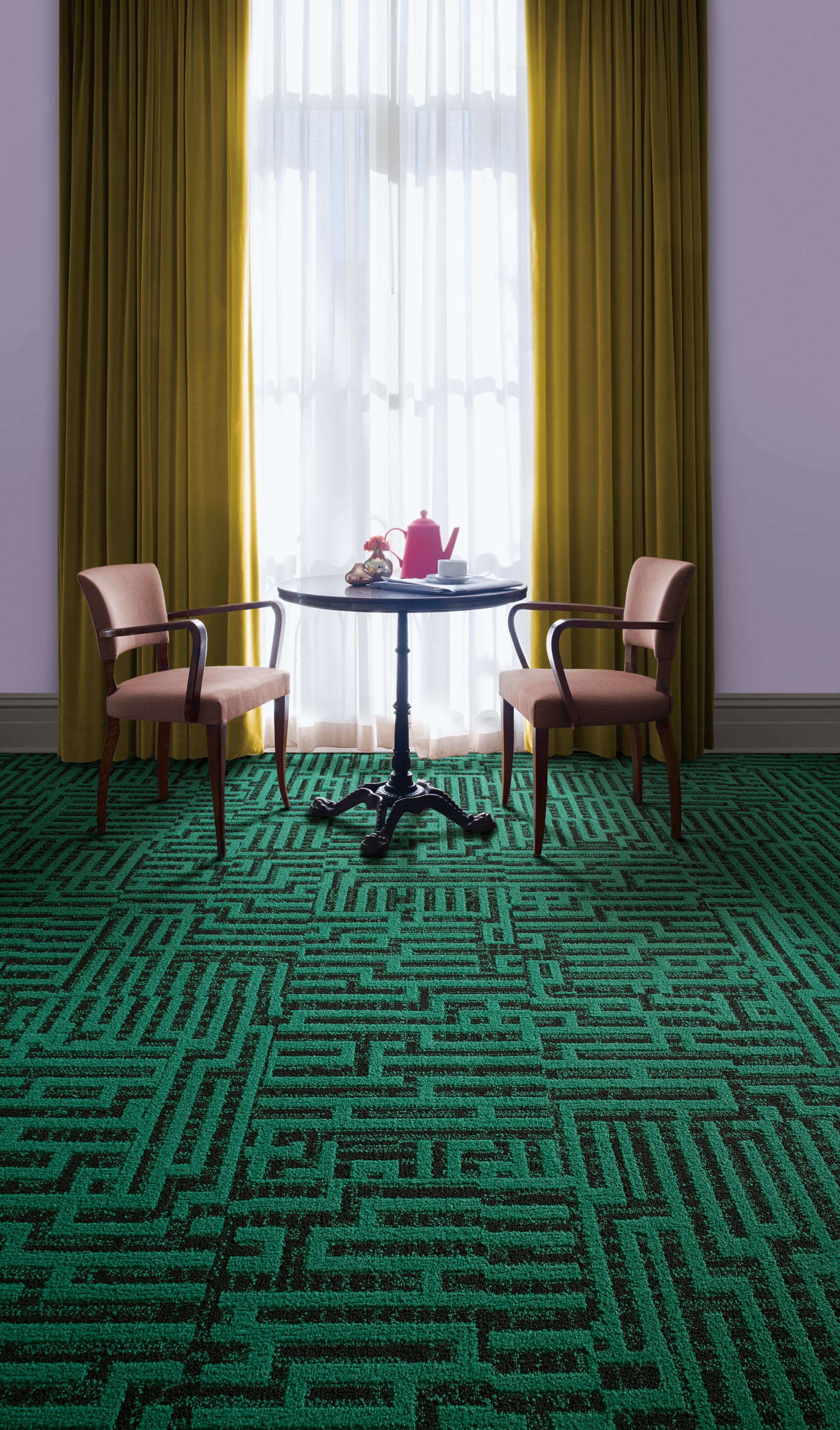Interface PM29 plank carpet tile in seating area for two by window numéro d’image 1