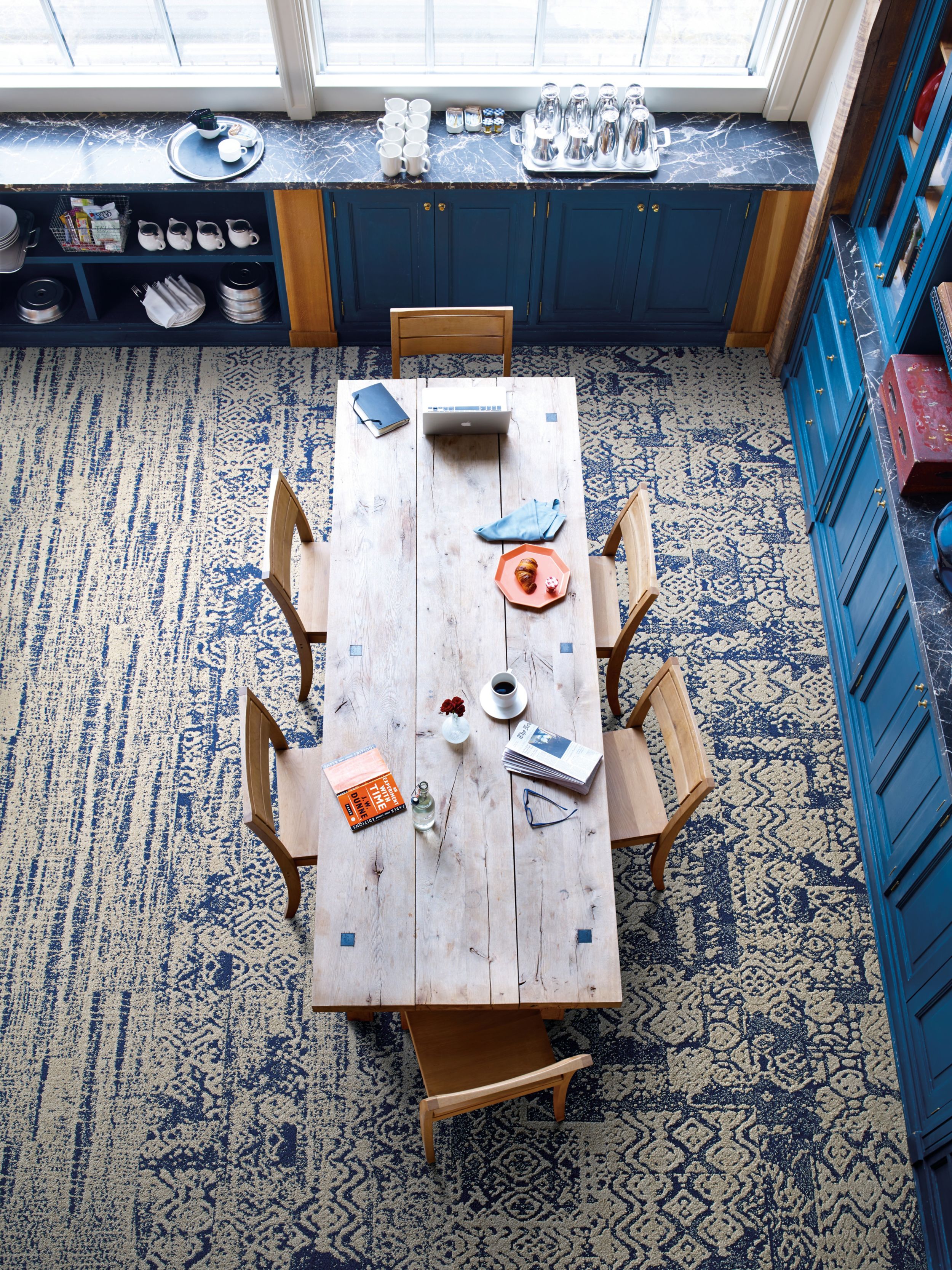 Interface PM37 and PM01 plank carpet tile with PM38 carpet tile in overhead view of seating area with wooden table and chairs image number 2