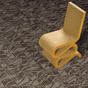 Interface Miramar carpet tile in close up with curvy chair imagen número 1