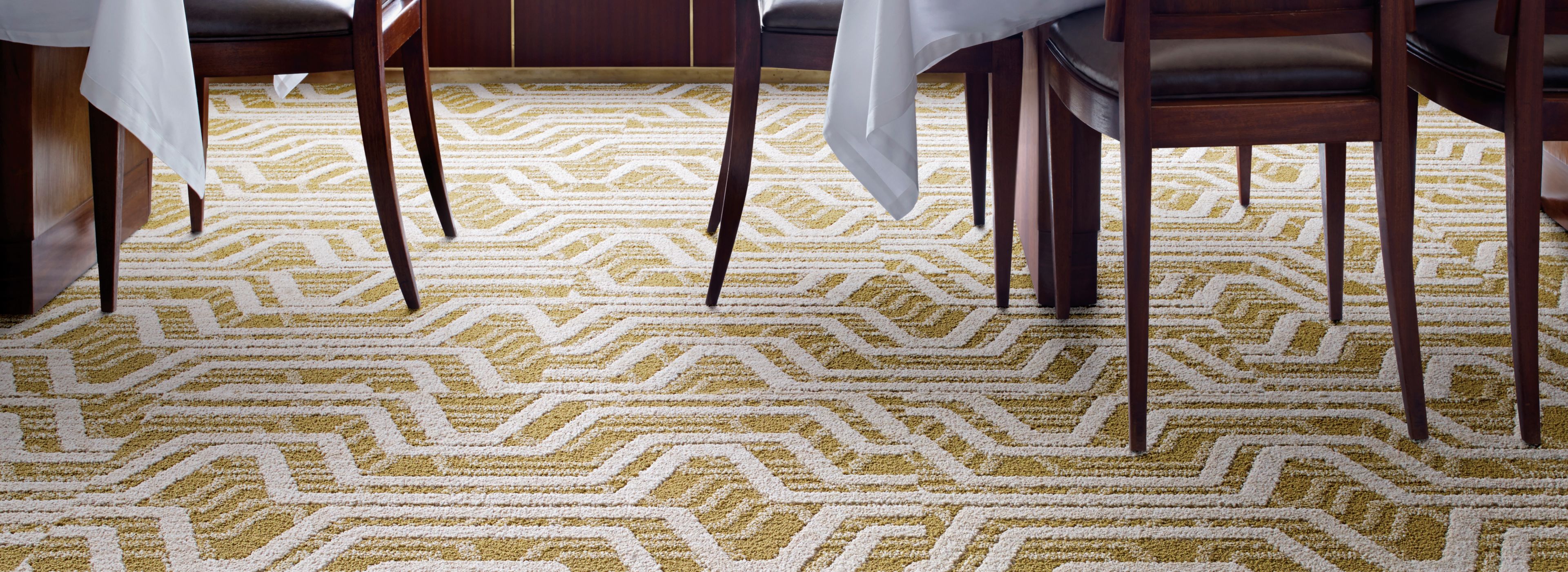 Interface PM01 and PM19 plank carpet tile in upscale dining area imagen número 1