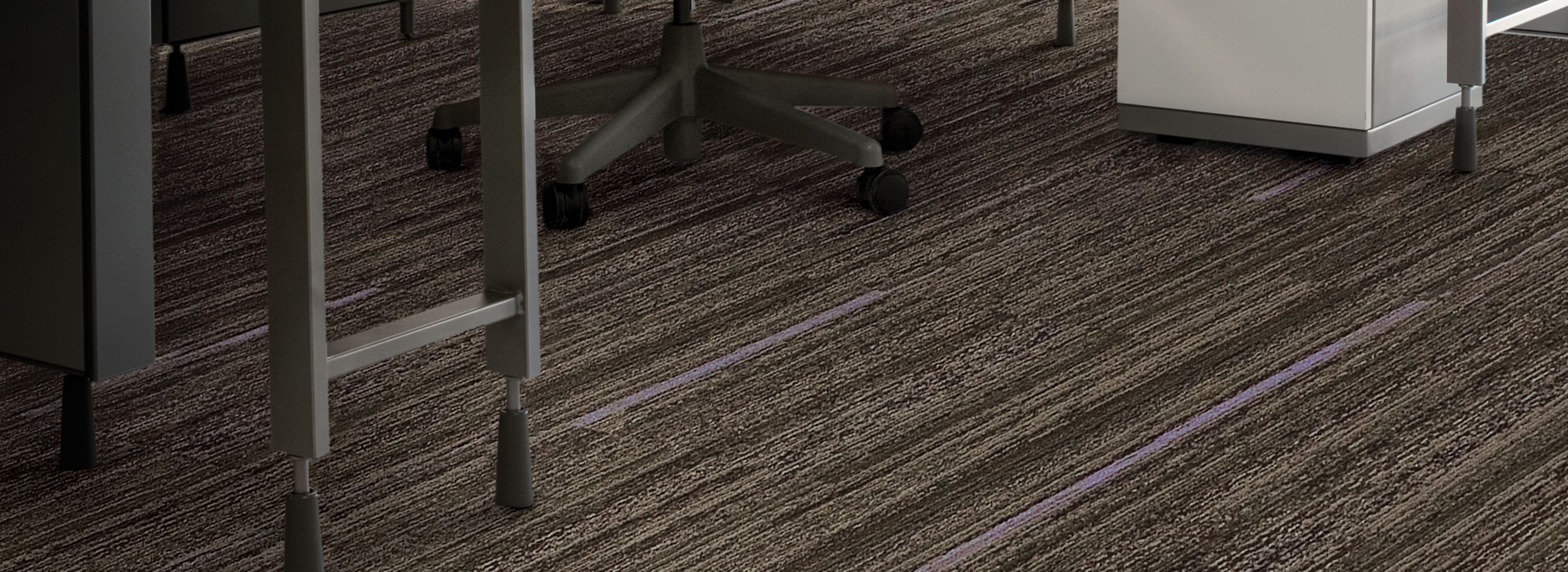 Interface Reincarnation carpet tile in office cubicle area imagen número 1