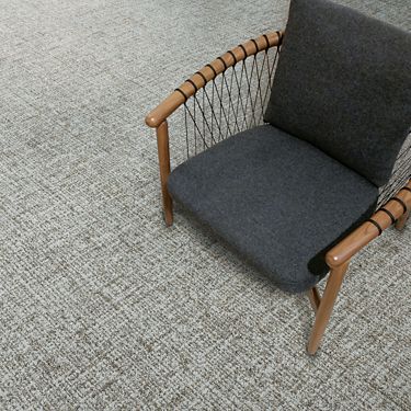 Interface Third Space 301 carpet tile in seating area imagen n&uacute;mero 2