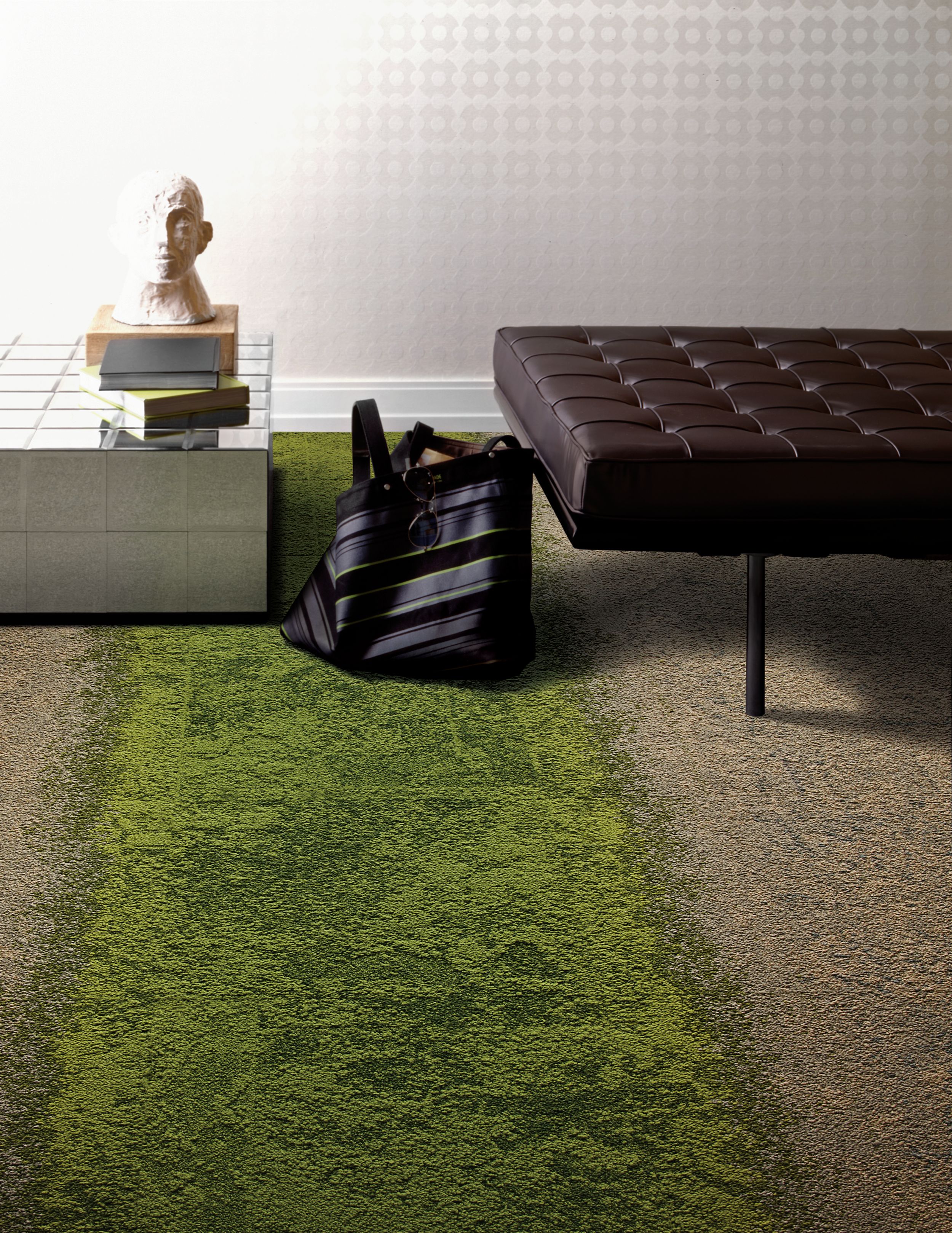 Interface UR101, UR102 and UR103 carpet tile in seating area with bench Bildnummer 11