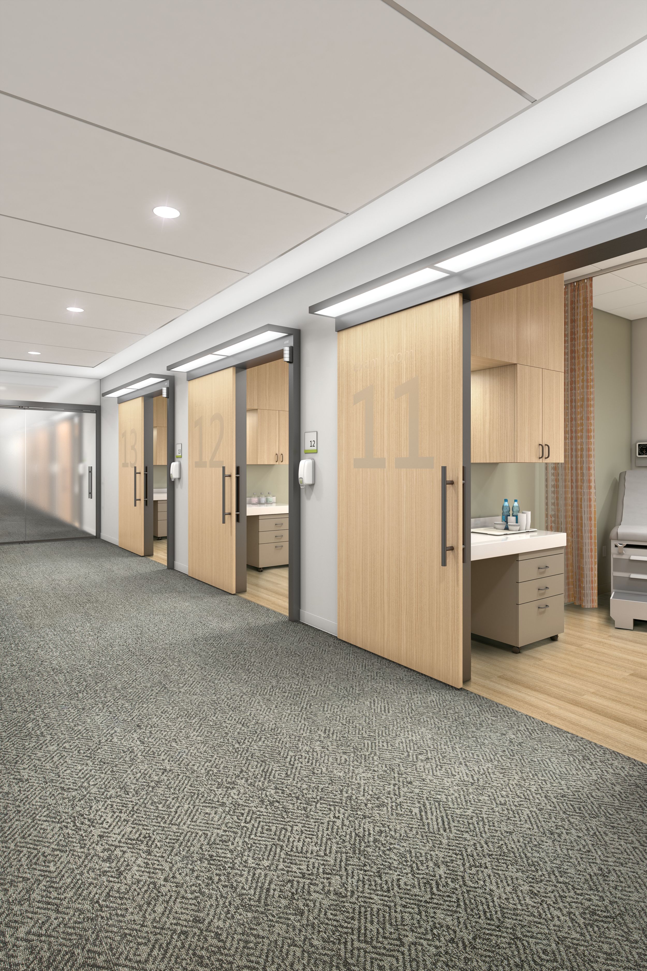 Interface Diamond Dream carpet tile and Textured Woodgrains LVT in corridor and exam rooms numéro d’image 9
