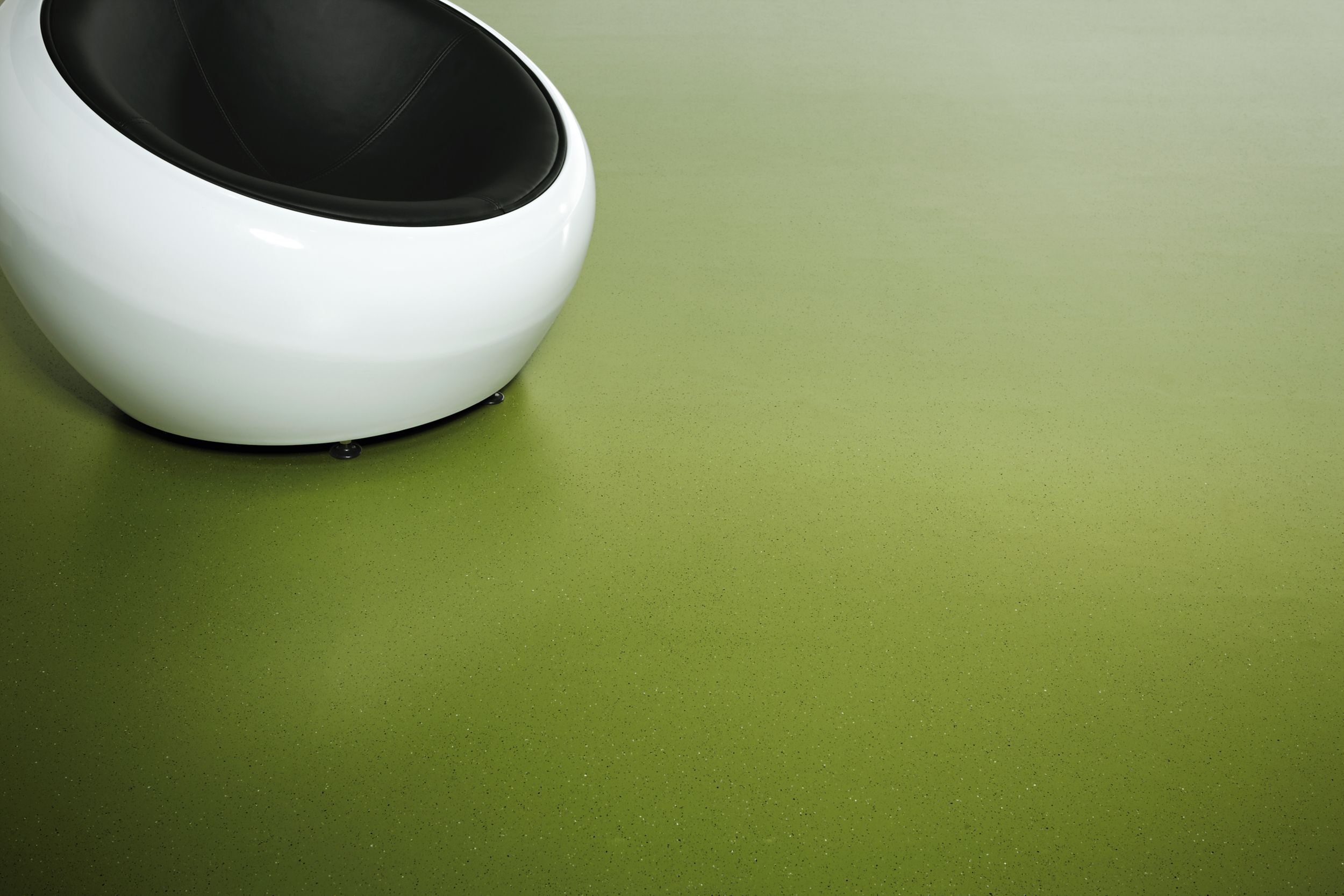 Close-up of noraplan unita rubber flooring with Eero Aarnia half dome chair image number 3