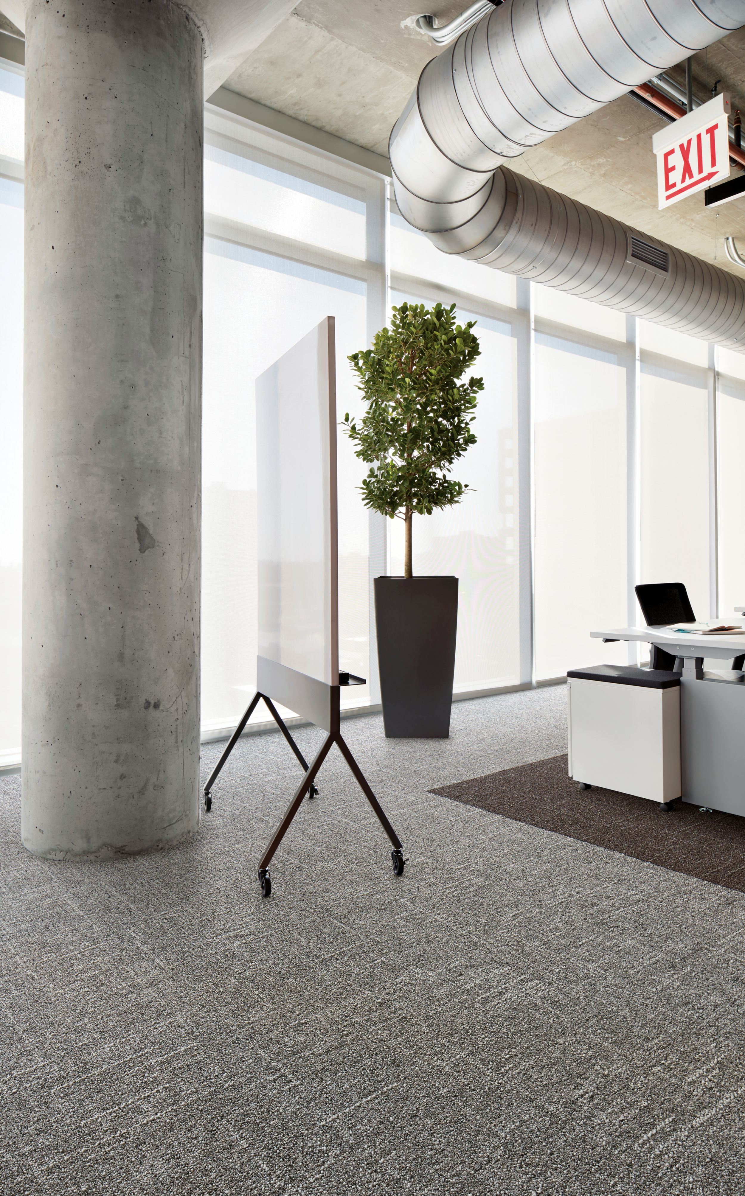 Interface Open Air 418 carpet tile in office image number 2
