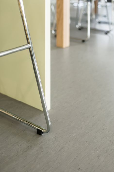 Detail image of noraplan valua rubber flooring  image number 3