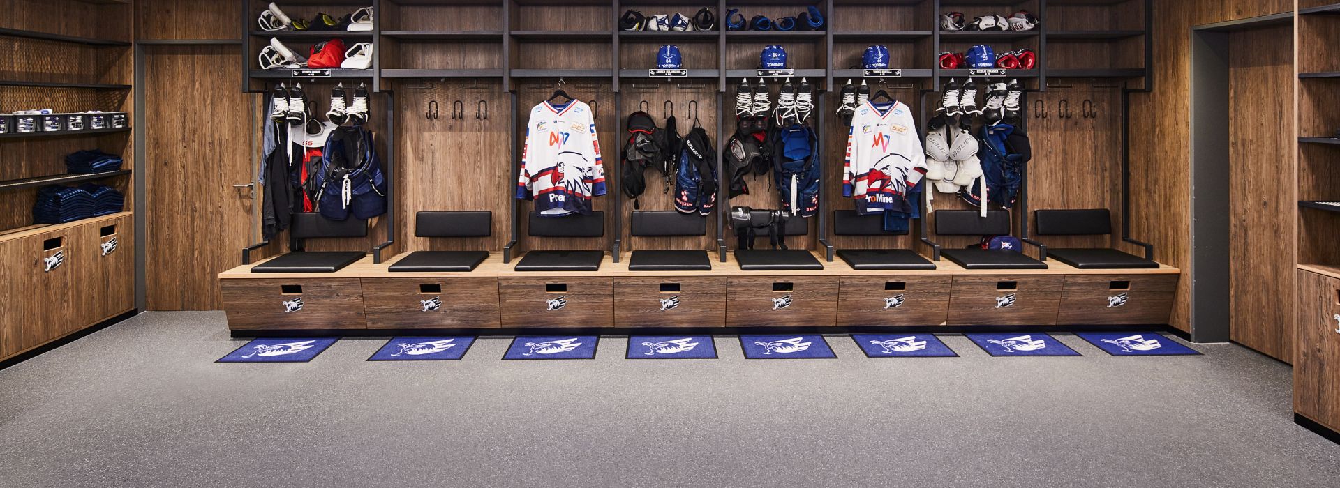 Ice hockey locker room with norament 992 grano rubber flooring