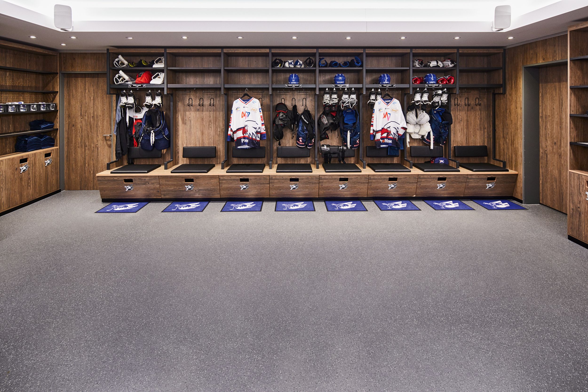 Ice hockey locker room with norament 992 grano rubber flooring image number 2
