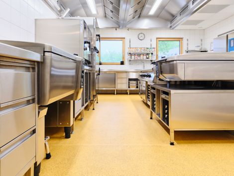 image noraplan ultra grip rubber flooring in commercial kitchen numéro 3