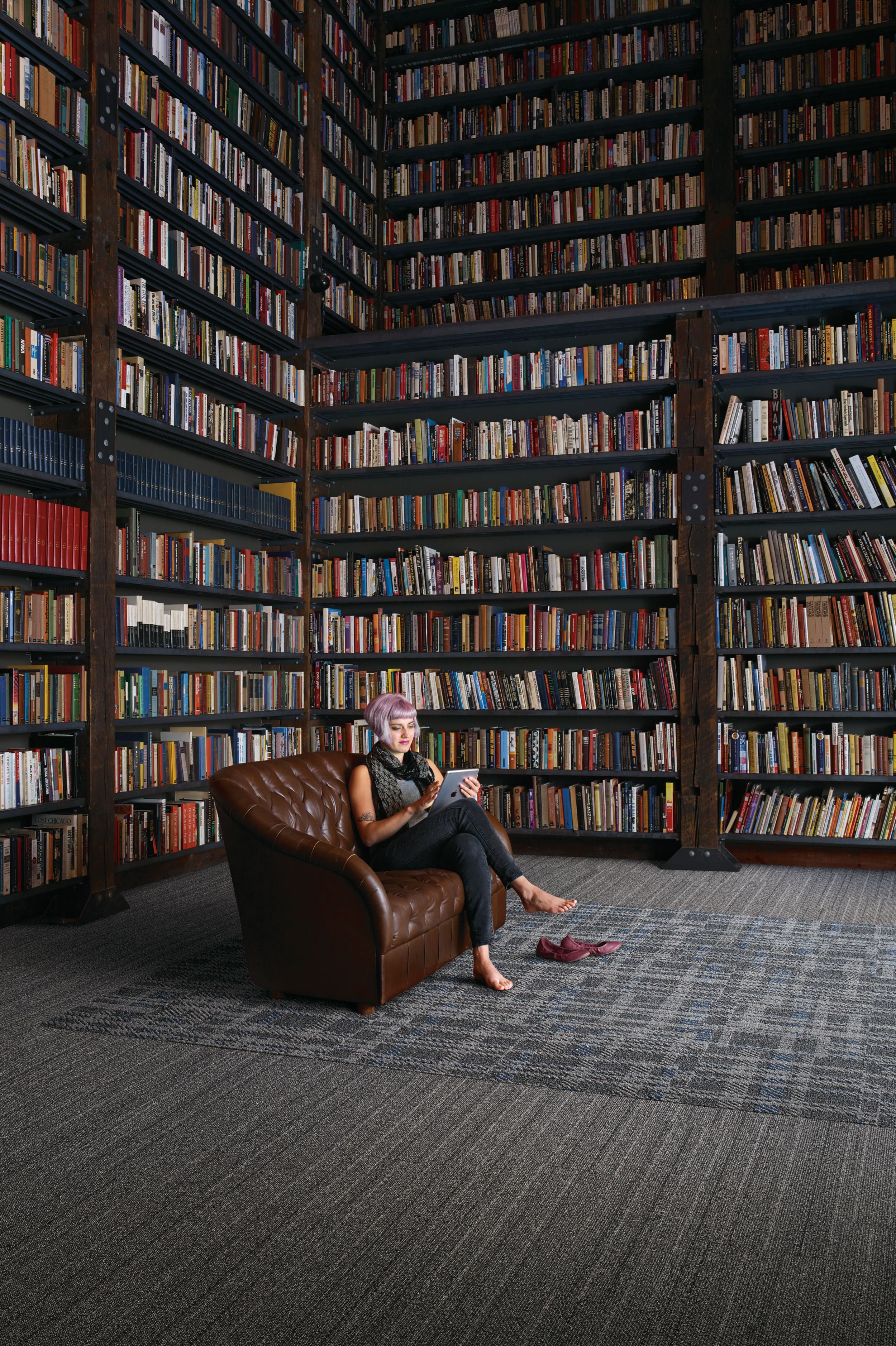 image Interface WW860 plank carpet tile and FLOR Scottish Sett carpet tile in library with couch numéro 5