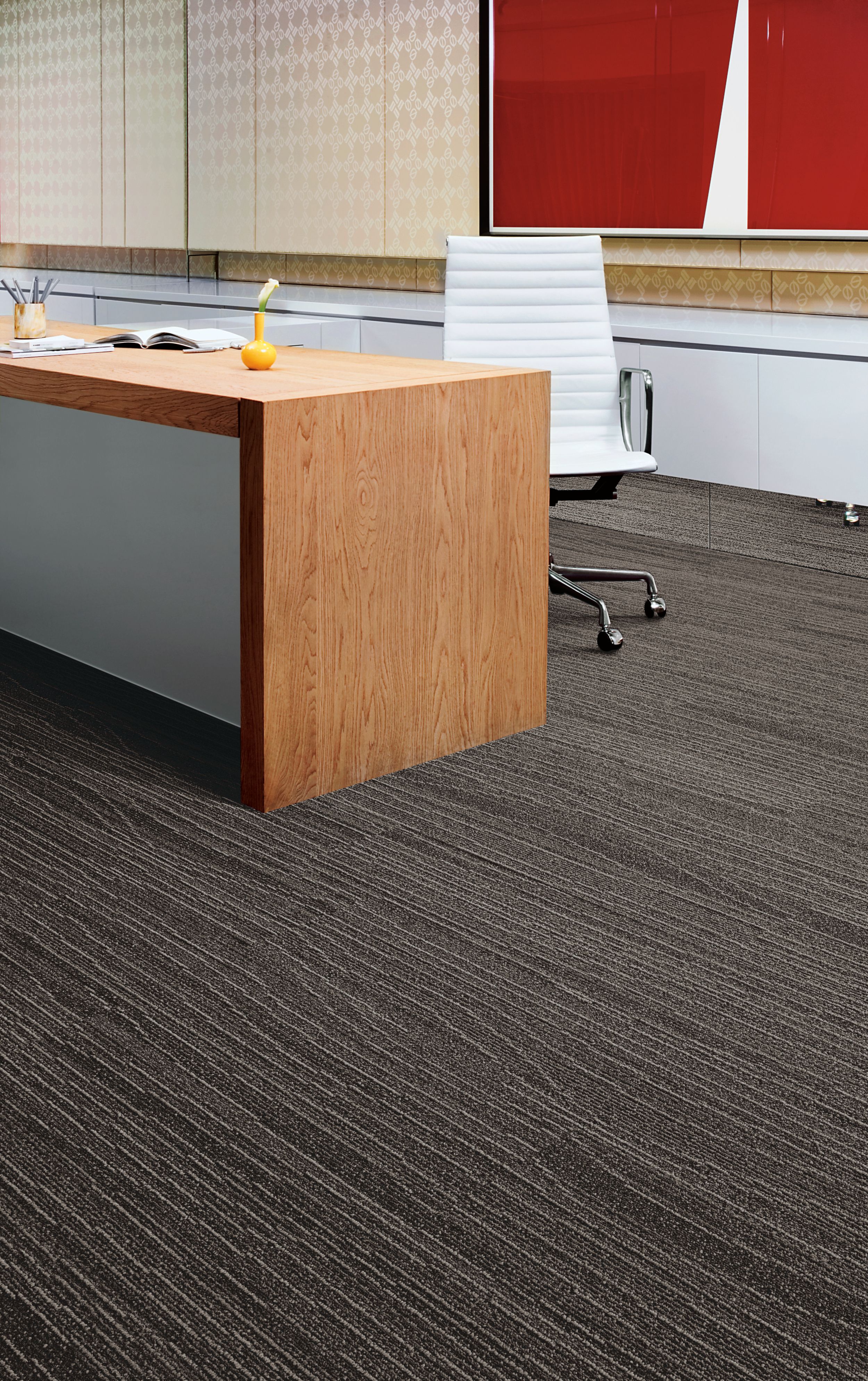 Interface Snow Moon plank carpet tile in private office numéro d’image 1