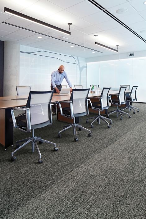 Interface Open Air 402 carpet tile in large conference room image number 2