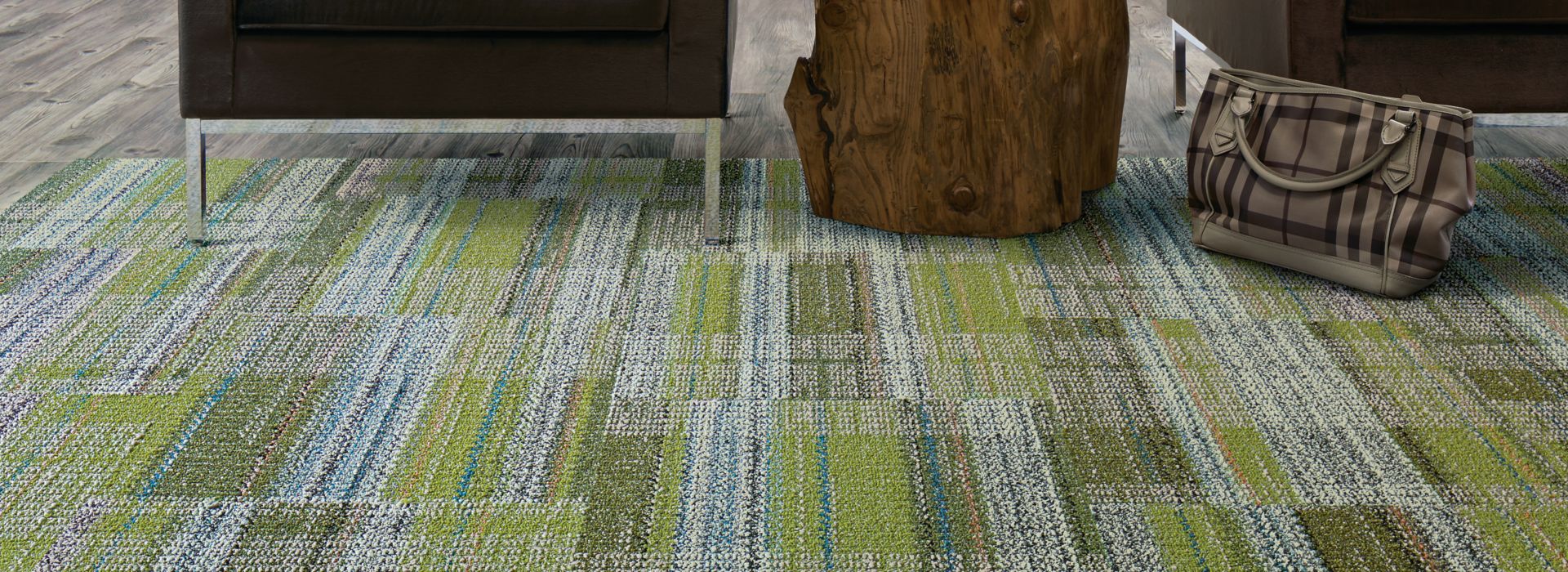 Interface Summerhouse Brights carpet tile and Natural Woodgrains LVT in seating area with black chairs imagen número 1