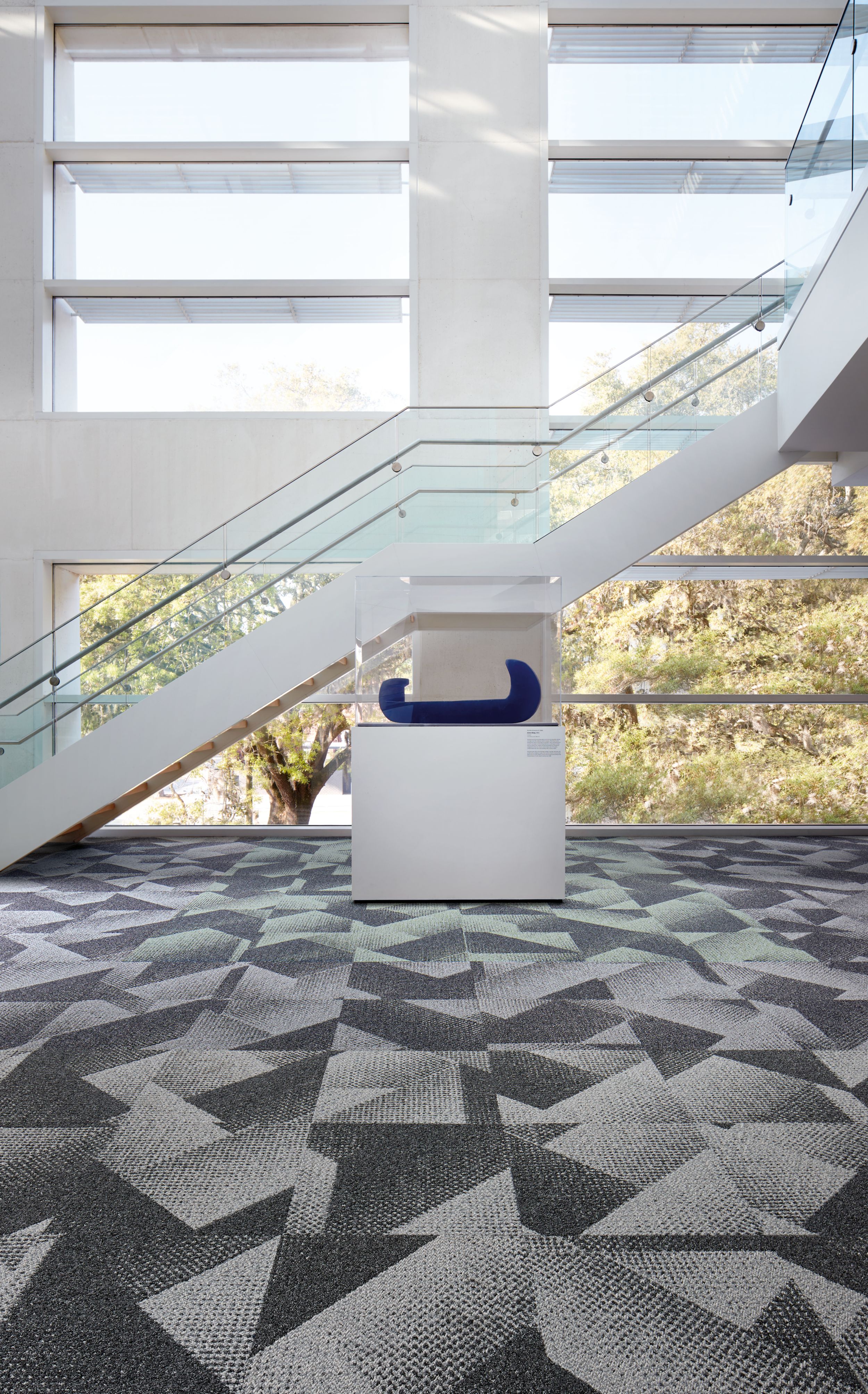 Interface Upward Bound carpet tile in open area with stairwell imagen número 3