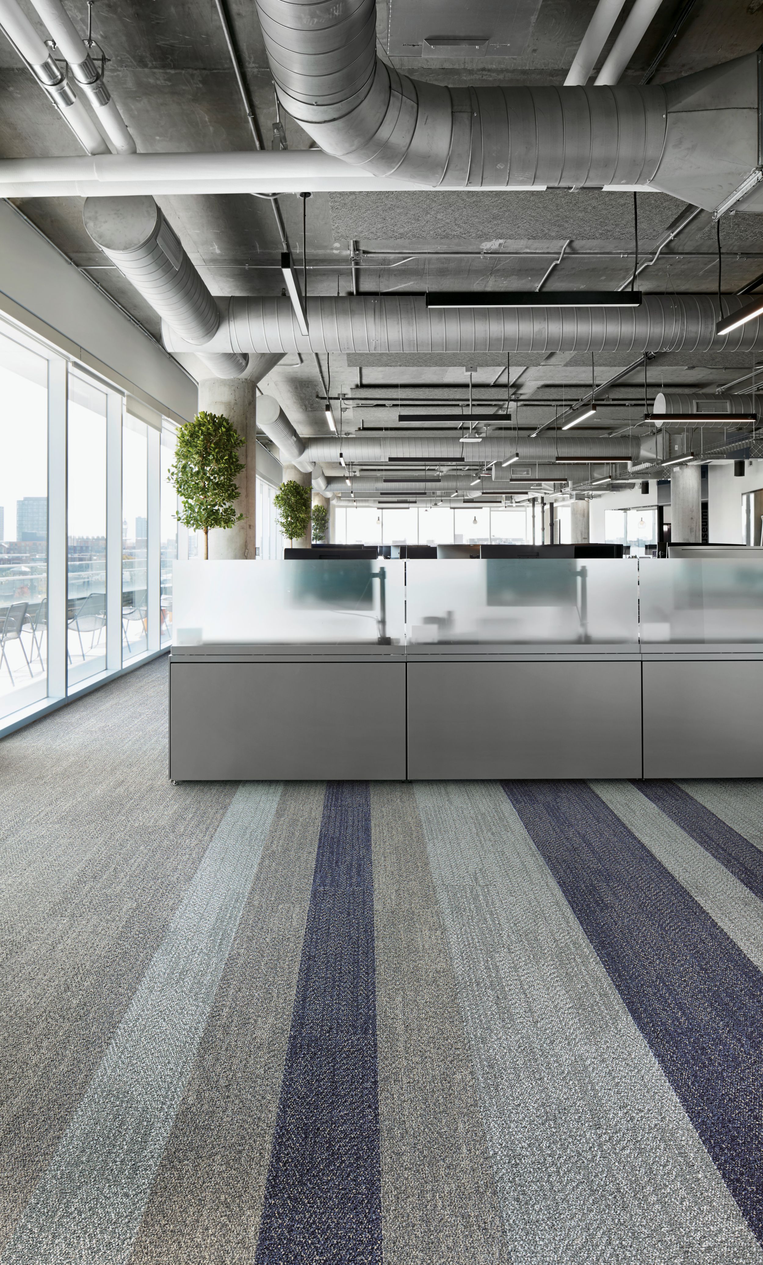 Interface Open Air 408 carpet tile in office space imagen número 6