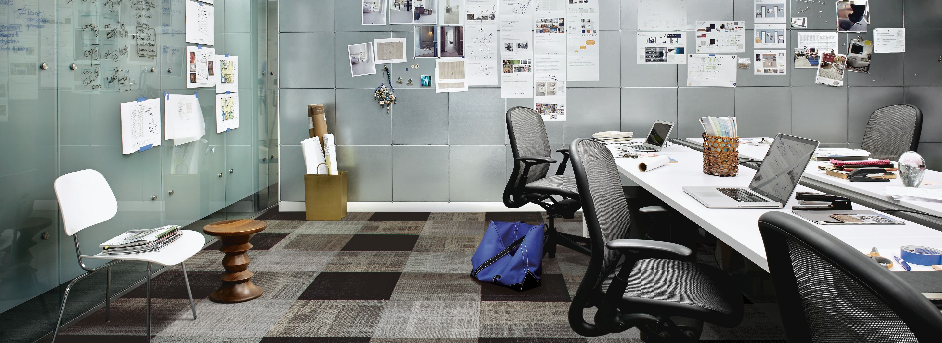 Interface AE310 carpet tile in meeting room image number 1