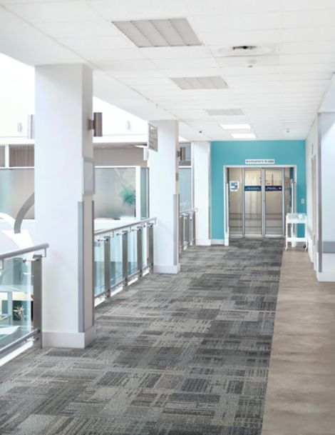 Interface AE310 carpet tile with Interface Criterion Stones LVT in corridor imagen número 3