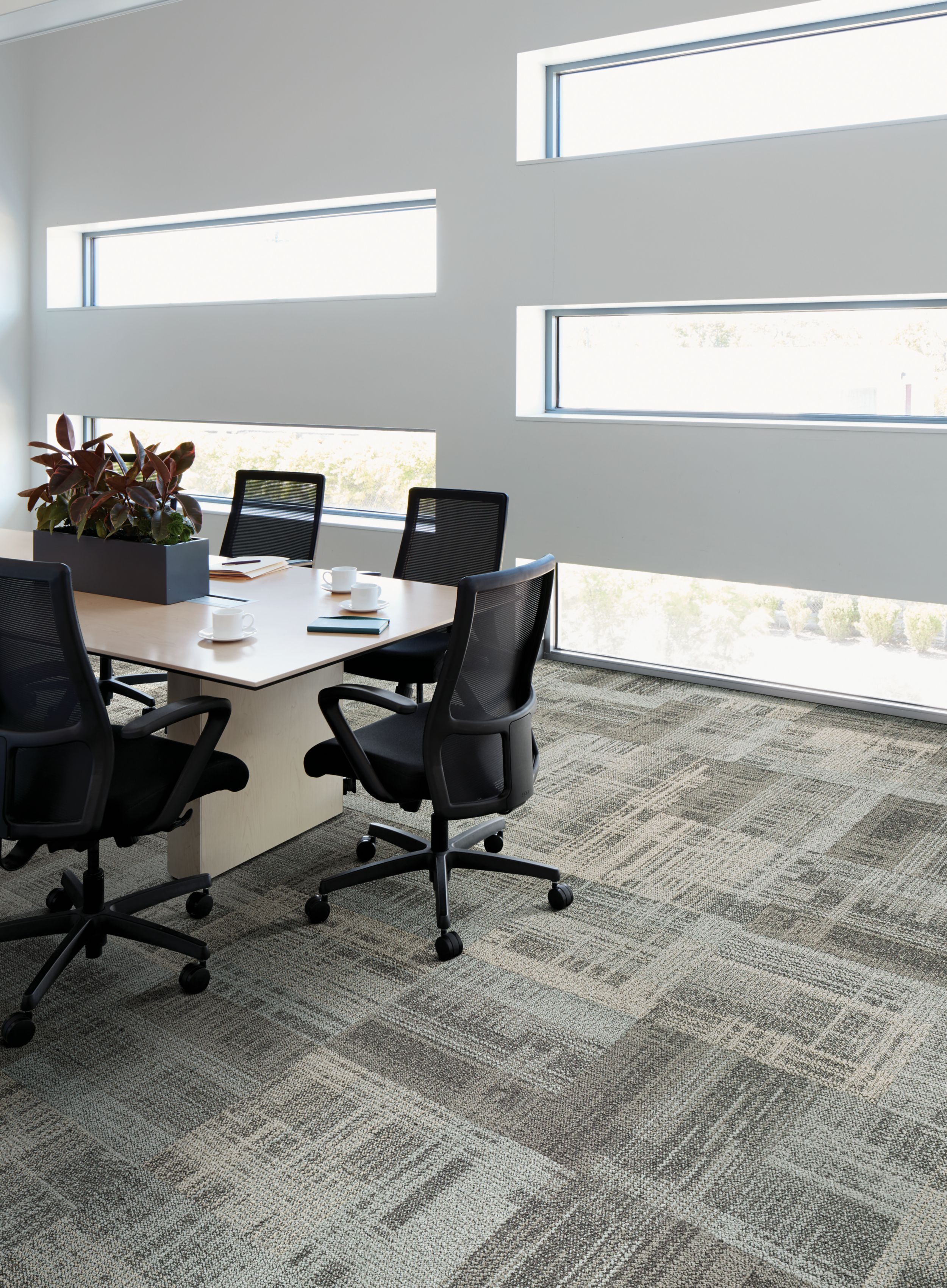 Interface AE310 carpet tile in meeting room numéro d’image 4