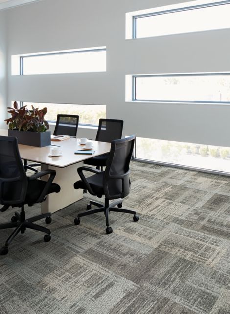 Interface AE310 carpet tile in meeting room imagen número 4