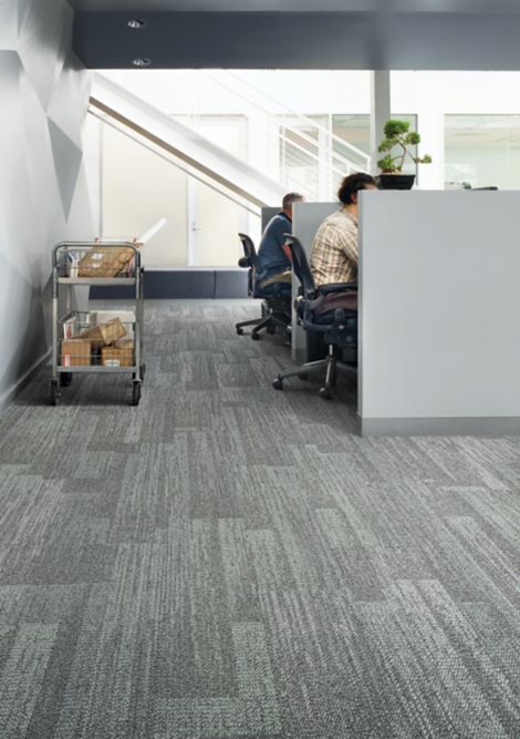 Interface AE311 plank carpet tile in open office numéro d’image 4