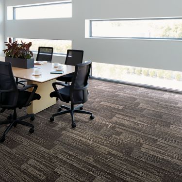 Interface AE311 plank carpet tile in meeting area imagen número 1