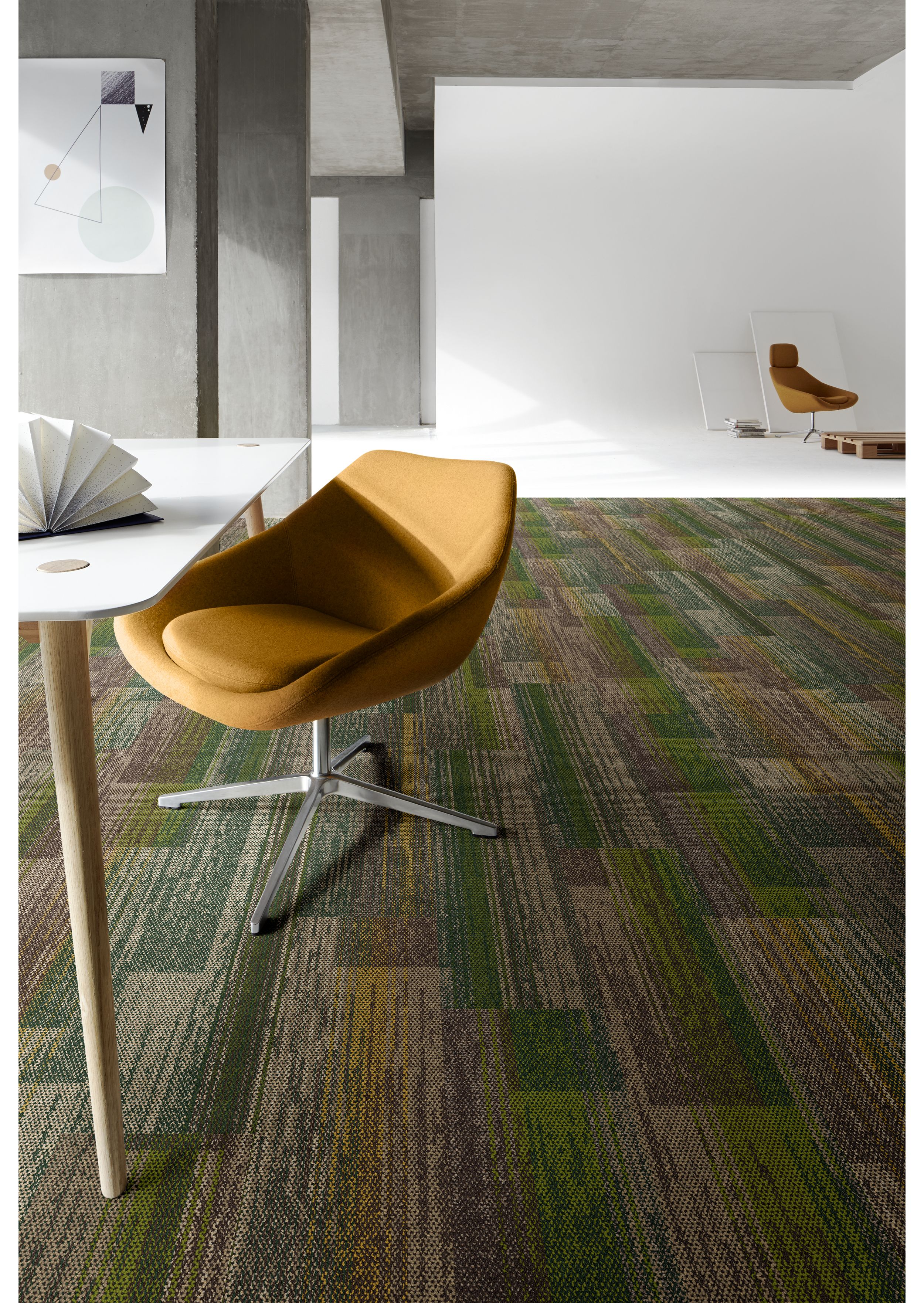 Interface Aerial Flying Colors AE315 plank carpet tile in open office imagen número 1