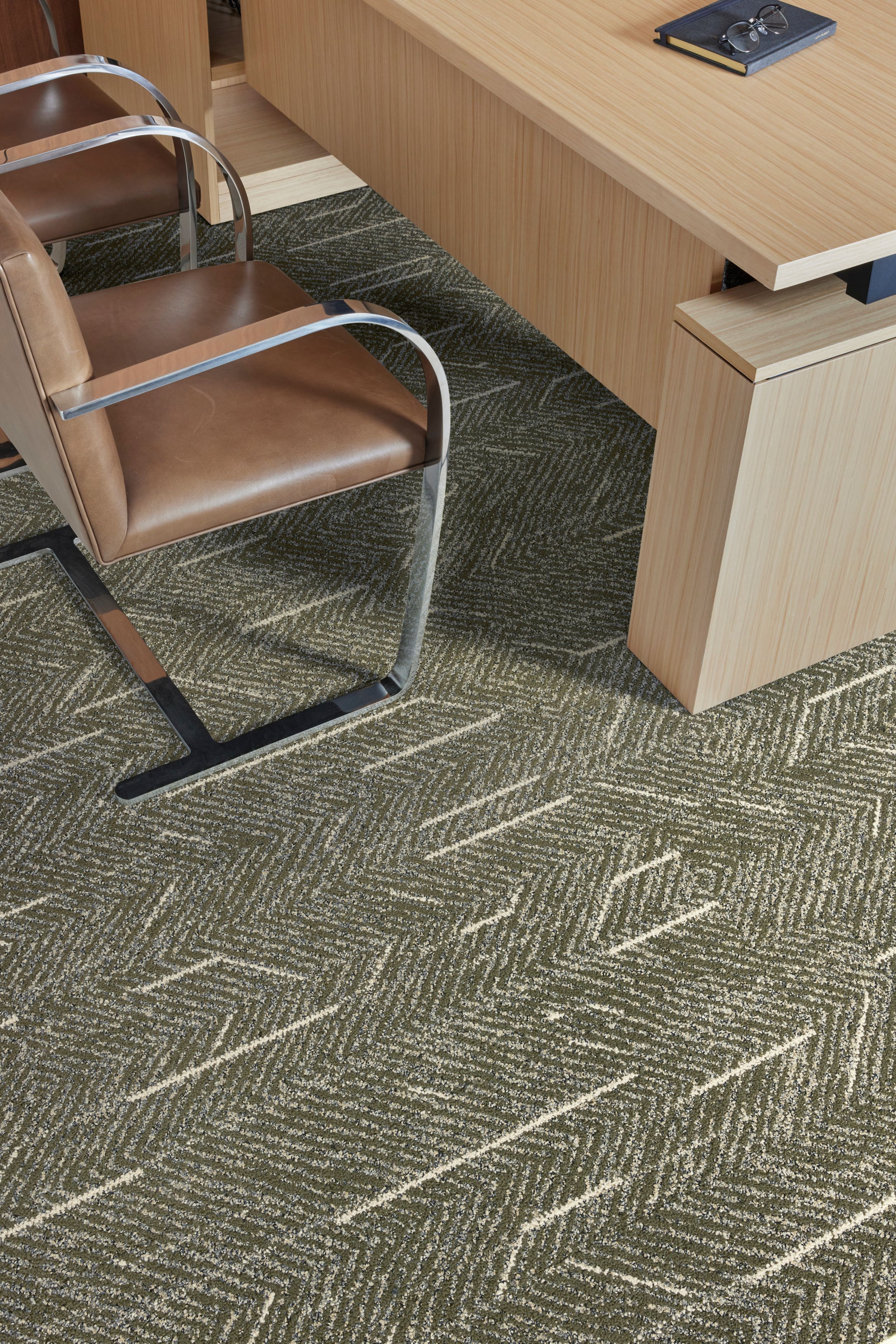 Interface Angular Times plank carpet tile in private office image number 3