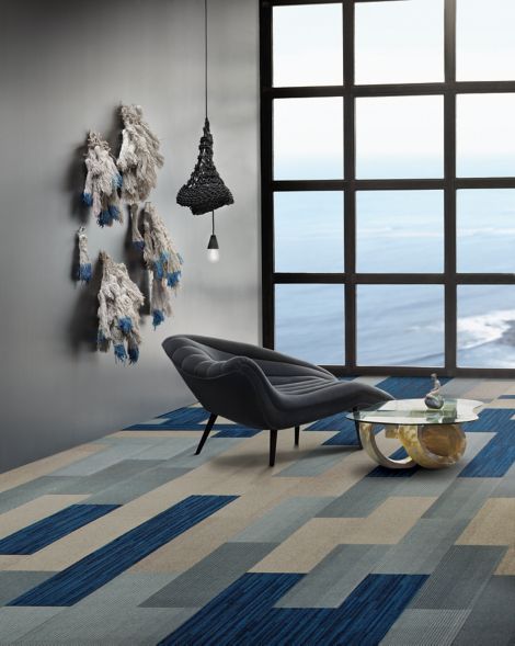 Interface B701 and B703 plank carpet tile in seating area with multi-paned window and net lamp numéro d’image 8