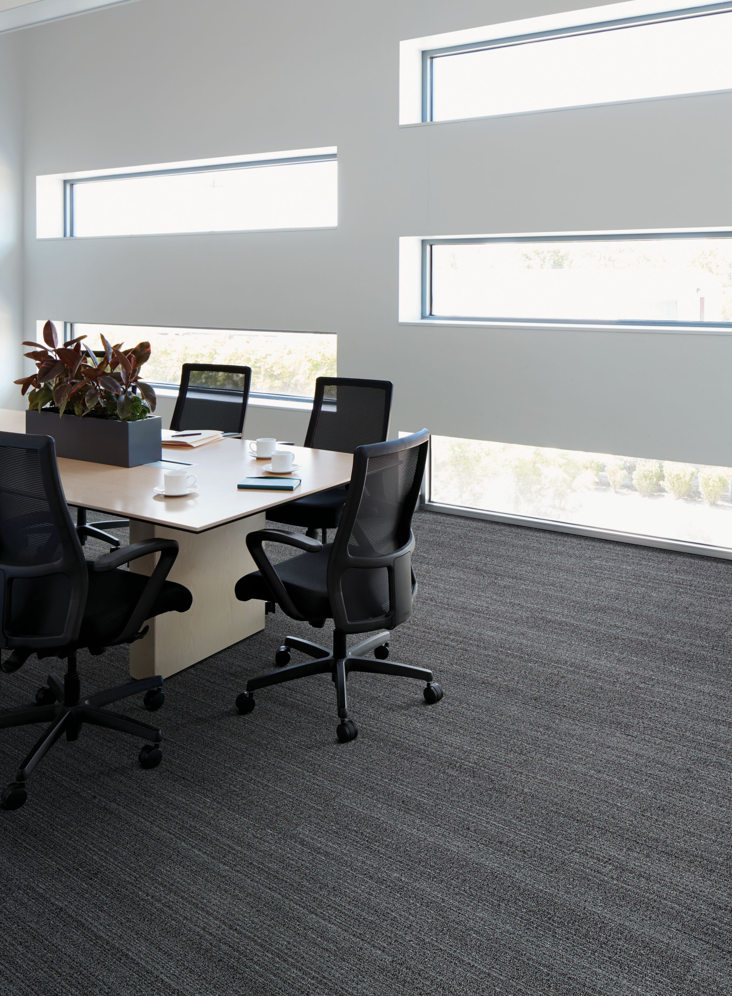 Interface BP410 plank carpet tile in meeting room image number 1